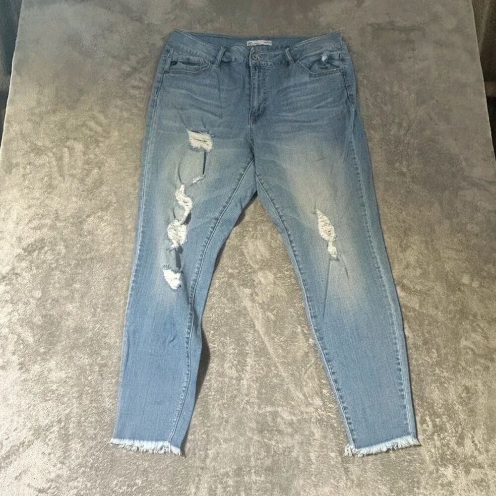 Women Distressed Kancan Jeans by Maurices Sz 18 Light Wash